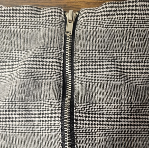 HAVE LA Black and White Pencil Skirt with back zipper - Picture 2 of 2